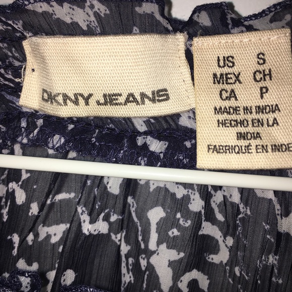 DKNY Jeans Women’s sleeveless sheer Mob Wife fringed top. Size small. EUC - Picture 3 of 10
